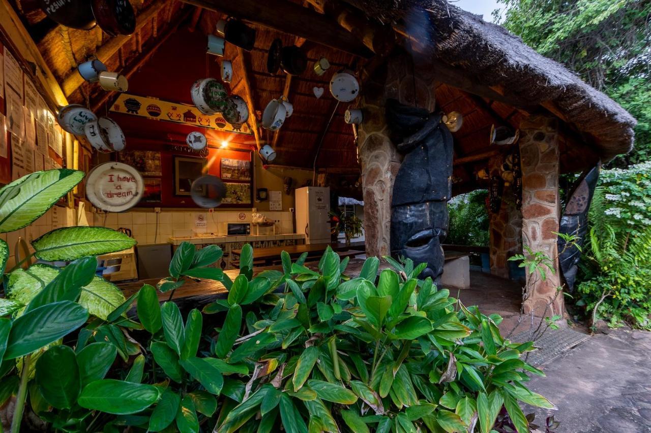 Victoria Falls Backpackers Lodge- Camp Sites Bagian luar foto