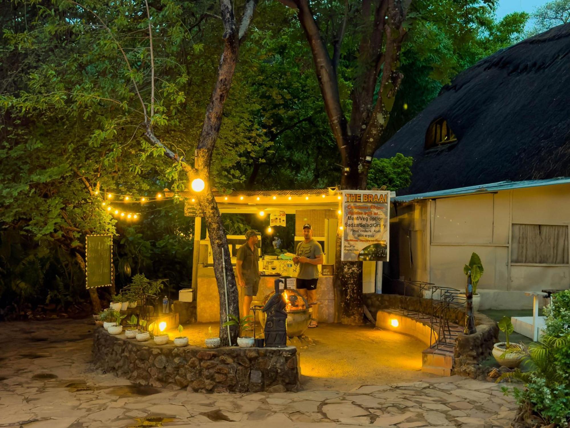 Victoria Falls Backpackers Lodge- Camp Sites Bagian luar foto