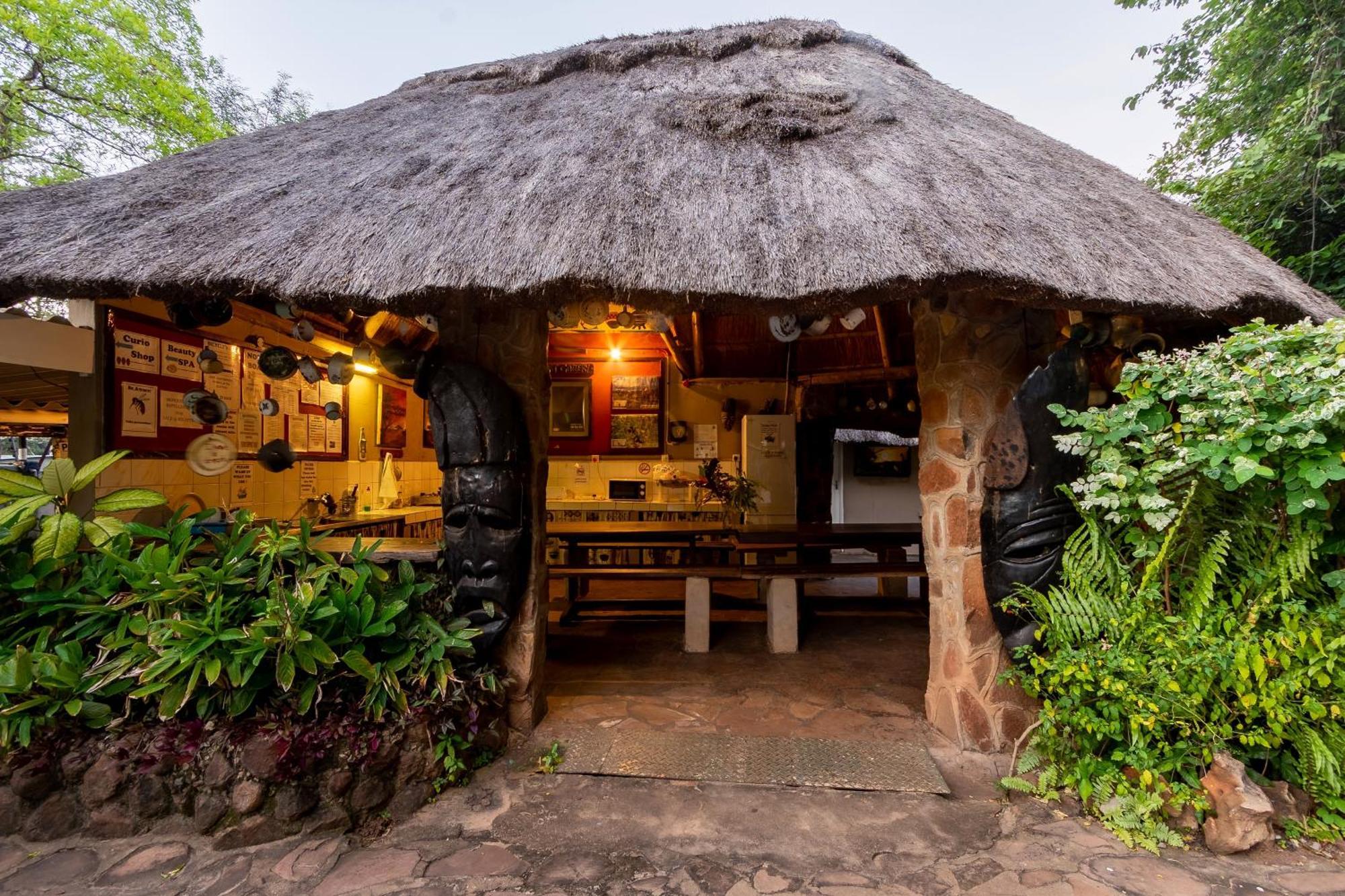 Victoria Falls Backpackers Lodge- Camp Sites Bagian luar foto